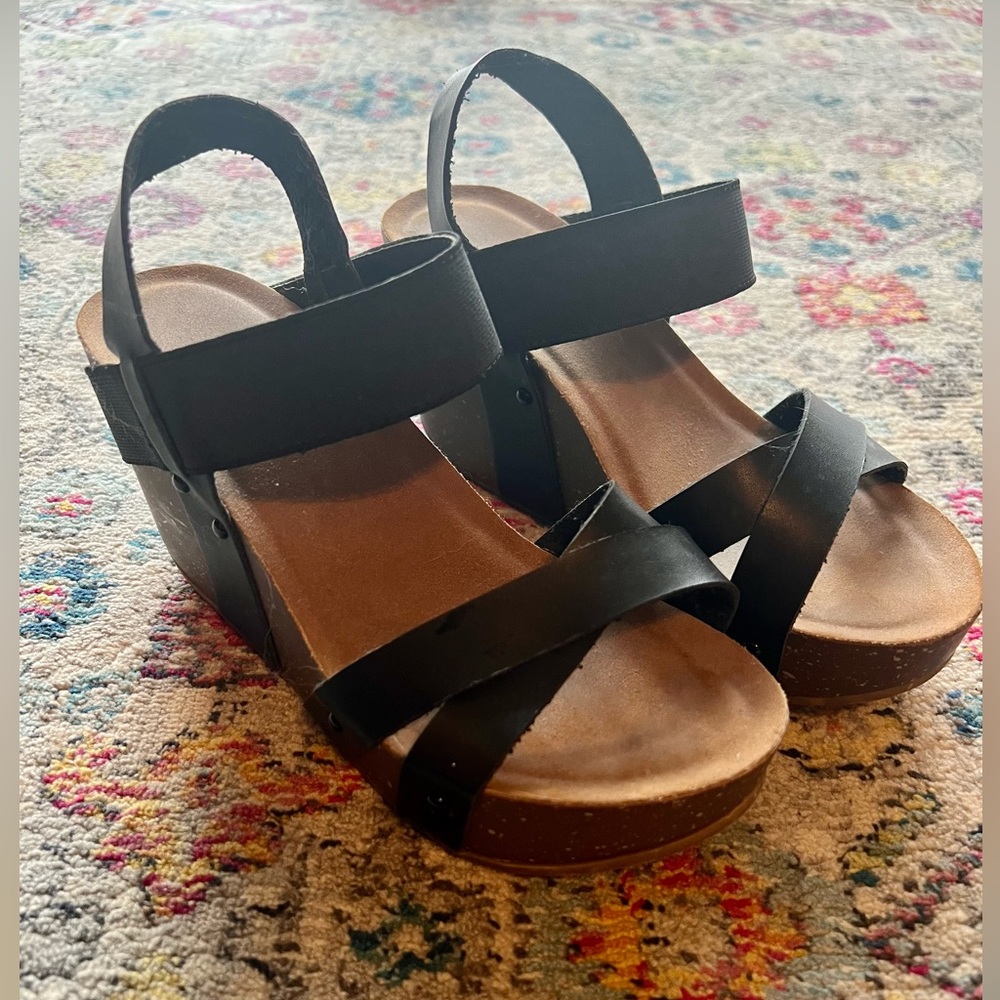 Black Wedges